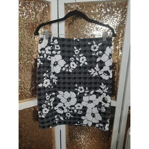 White House Black Market Skirt New Size 4 Black White Floral